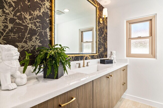 Building Photo - 45654 Verba Santa Dr