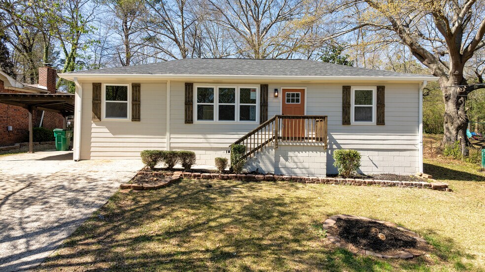 Building Photo - 2215 Gordon Cir SE