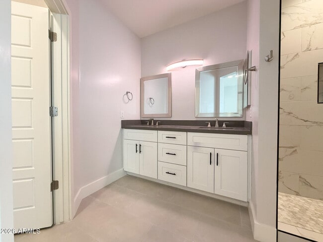 Building Photo - 5145 E Hash Knife Draw Rd