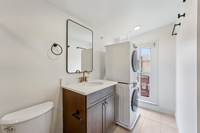 Building Photo - 401 Martin St