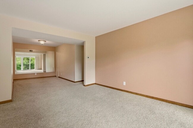 Building Photo - 2 Bedroom, 1.5 Bath Condo for Rent!