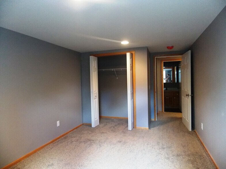 Building Photo - 6157 Elm St