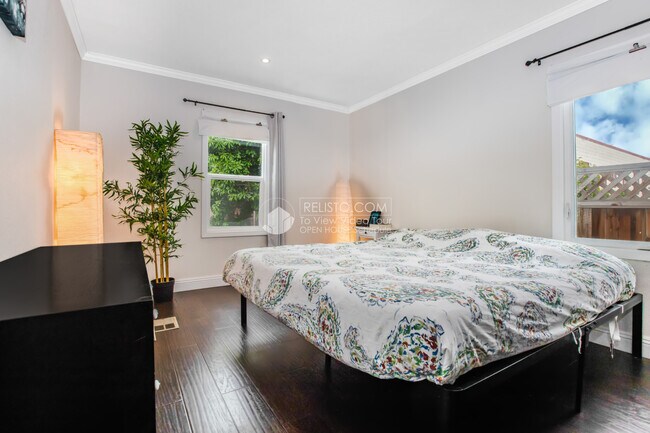 Building Photo - 2720 Bellaire Pl