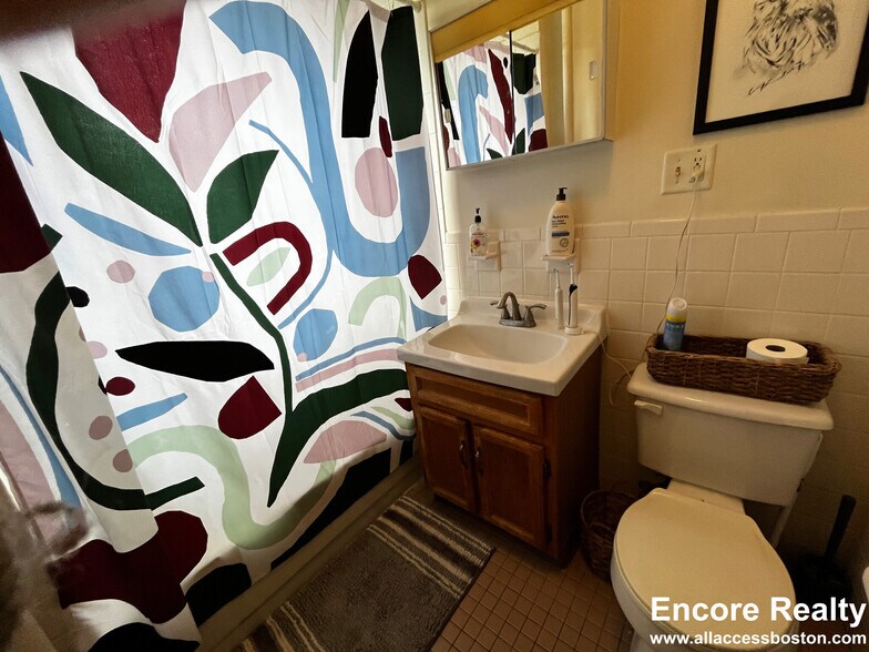 Building Photo - 157 Summer St