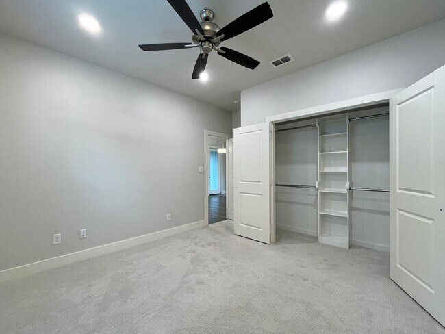 Building Photo - 7012 Hillside Ave