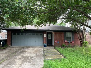 Building Photo - PRELEASING FOR MID JANUARY!  3 bedroom off...