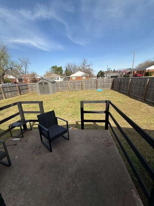 Building Photo - 4200 NW 15th St