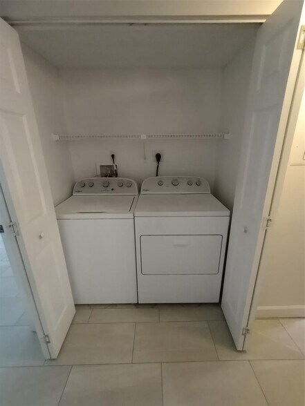 Building Photo - 751 Lyons Rd