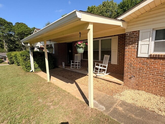 Building Photo - Available June!