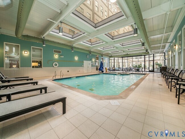 Building Photo - 230 N 6th St S