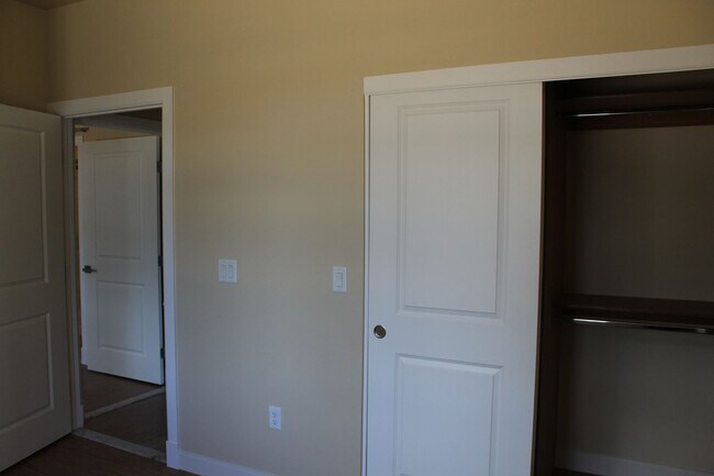 Building Photo - Bison Cove Unit A5