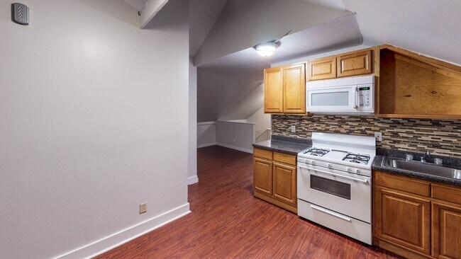 Building Photo - 244