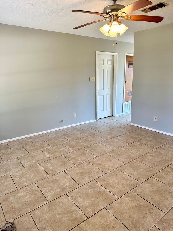 Building Photo - 3624 Sanderson Ln