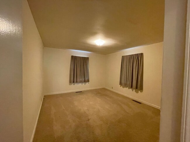 Building Photo - 3 Bed, 1.5 Bath Home