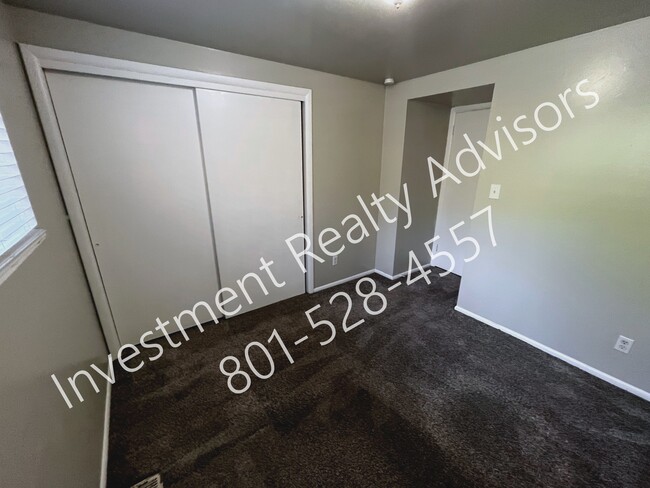 Building Photo - Two-Bedroom Apartment Near Liberty Park!