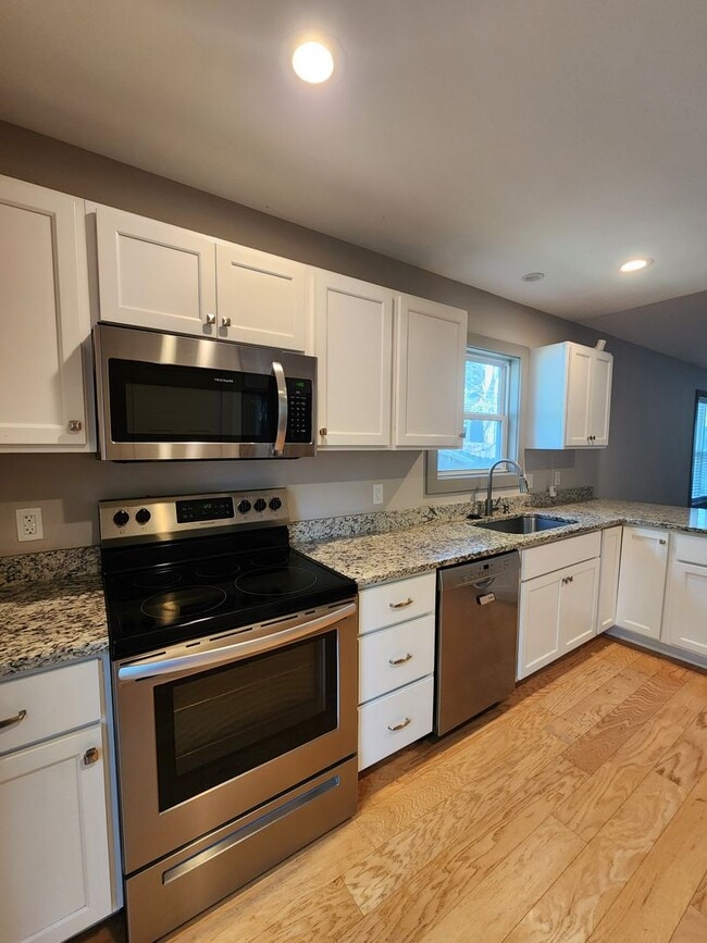 Building Photo - Asheville Rental!