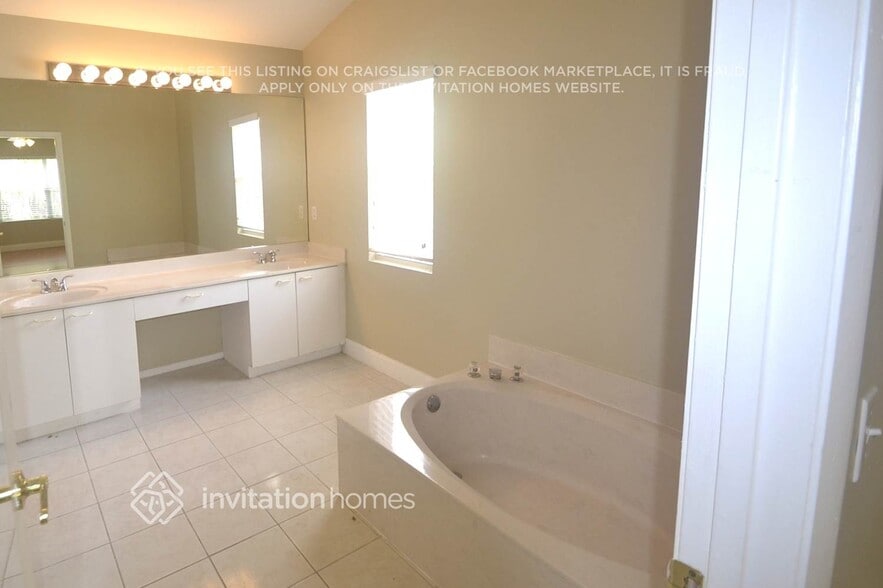 Building Photo - 3939 Jasmine Ln
