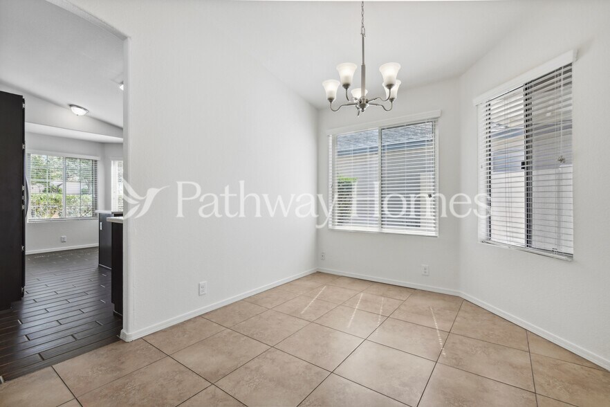 Building Photo - 15212 N 85th Dr