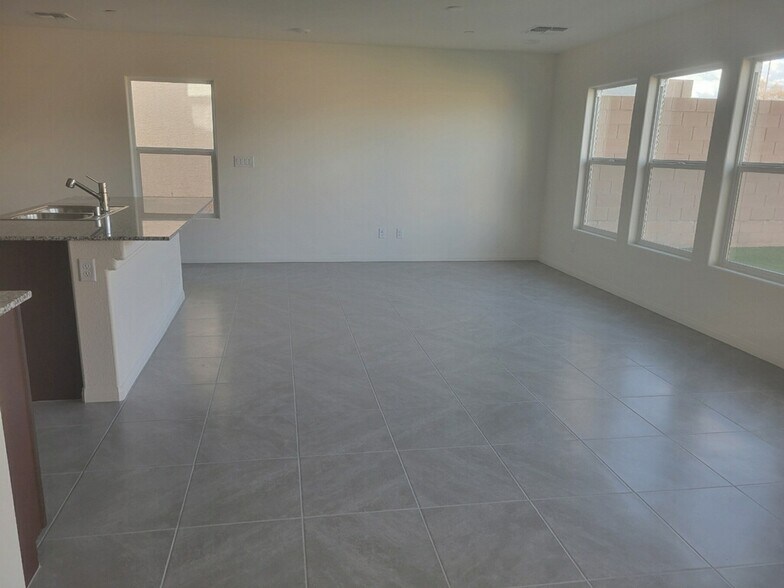 Building Photo - 8944 Juniper Knoll Ave