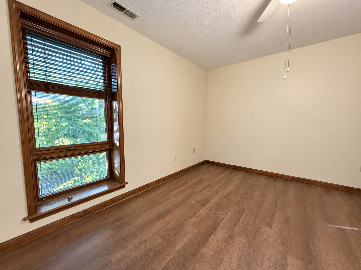 Building Photo - 23241 Rosewood Ct
