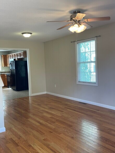 Living Room - 2020 Palmer Rd