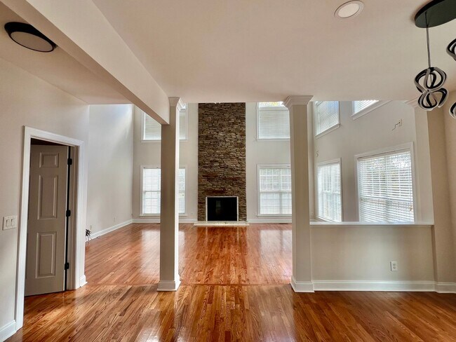 Building Photo - Four bedroom, 3.5 bath house in Elon!  Mus...