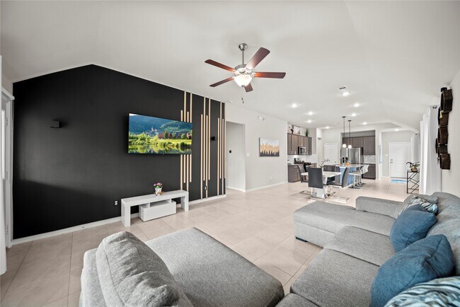 Building Photo - 32018 Towering Birch Trl