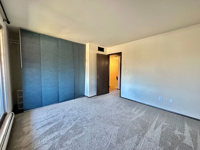 Building Photo - Rare rental opportunity conveniently locat...