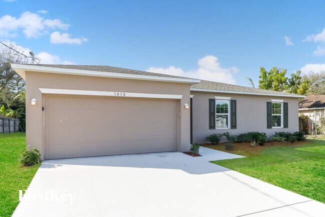 Primary Photo - 1810 SW Effland Ave