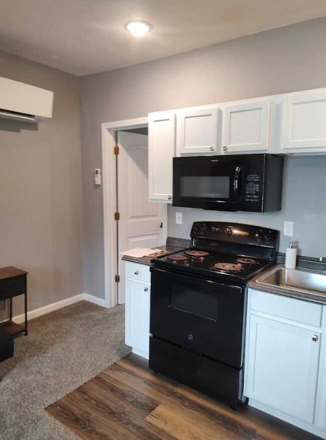 Building Photo - 323 N Ash-