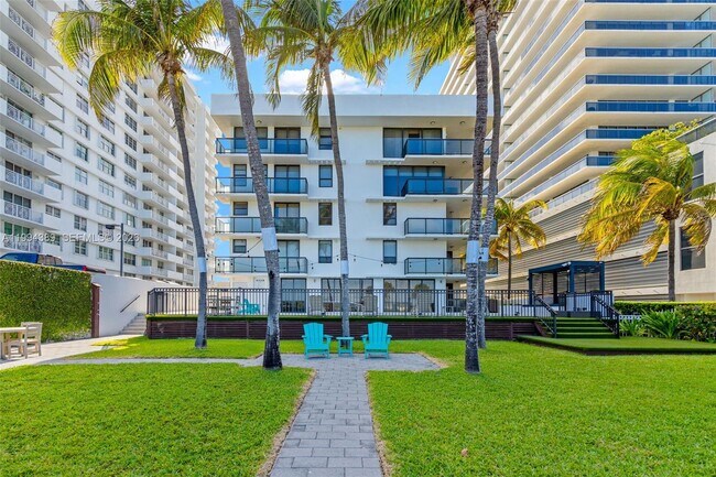 Building Photo - 5845 Collins Ave