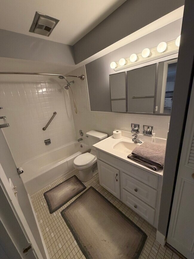 Building Photo - 110 S Dunton Ave