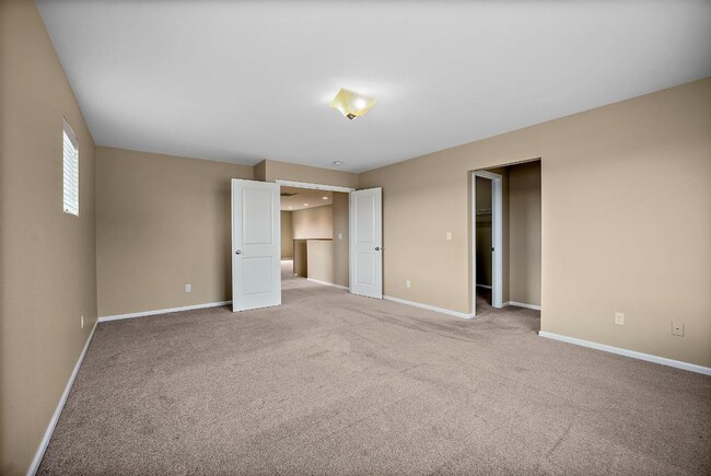 Building Photo - Spacious Spanaway Home w/ A/C & 5 Bedrooms...