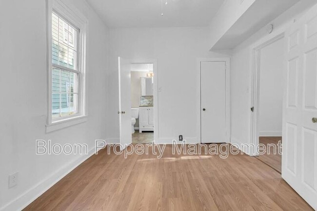 Building Photo - 299 Coming St