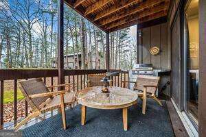 Building Photo - 2501 Fairway Oaks