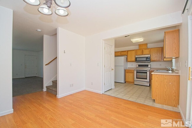 Building Photo - 670 Starlite Dr