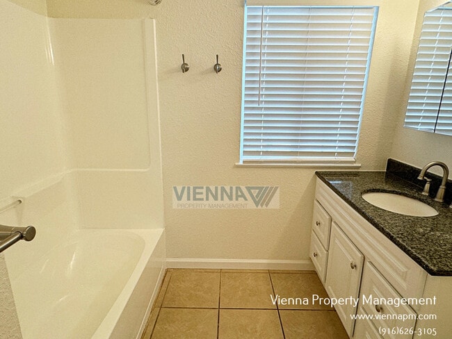 Building Photo - 1133 Amberwood Rd