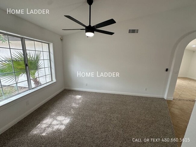 Building Photo - 2640 E Mallory St