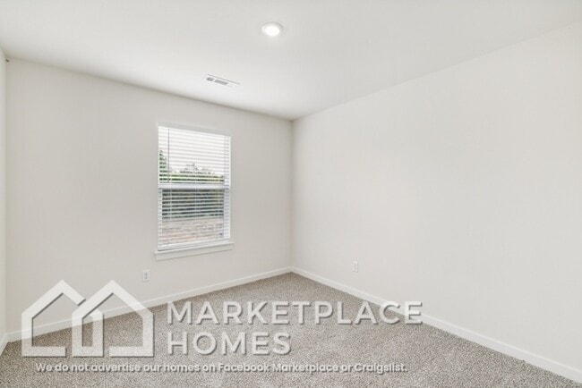 Building Photo - 5726 Selah St