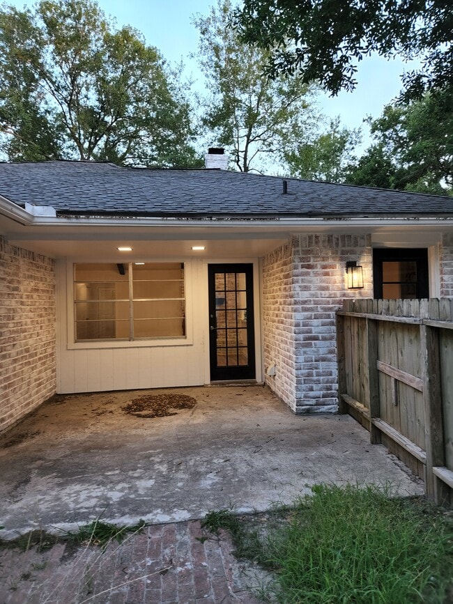 Building Photo - 10310 Pine Pass Dr