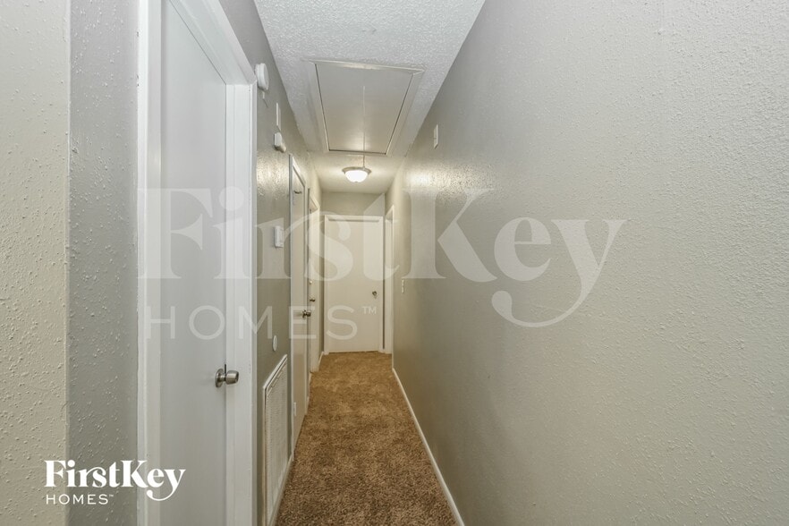 Building Photo - 18007 Sagecroft Dr