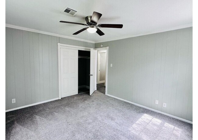 Building Photo - 4914 Kelso St