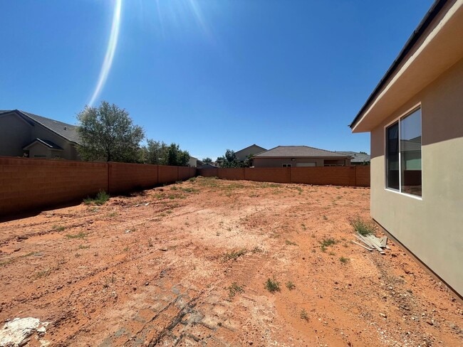 Building Photo - PET FRIENDLY!!! 4 Bedroom Home next to SAND HOLLOW STATE PARK!!