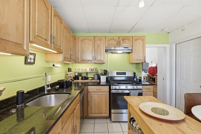 Building Photo - 88 Vernal St