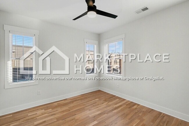 Building Photo - 1034 E Trinity Ln