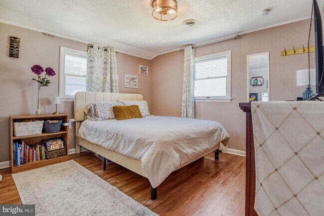 Building Photo - 1715 Tacoma Rd