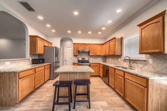 Building Photo - OFFERING 50% OFF THE 1ST MONTH'S RENT