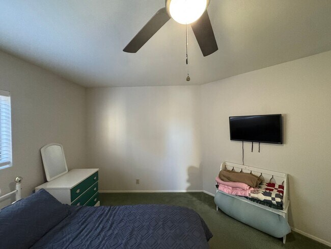 Building Photo - 2834