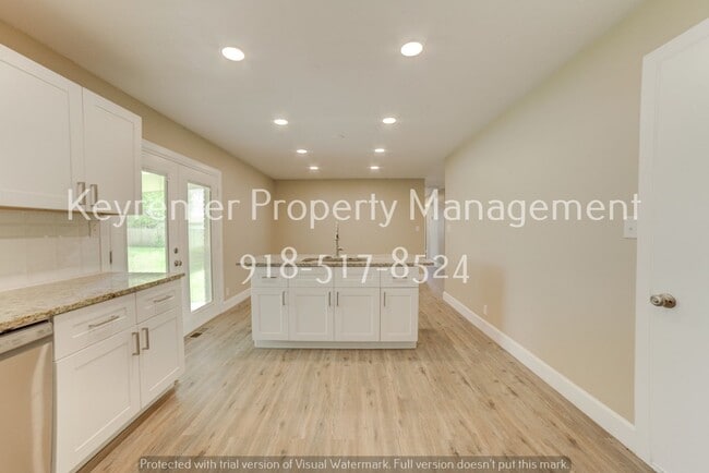 Building Photo - Recently Renovated 3 Bed 2 Bath in Collinsville!