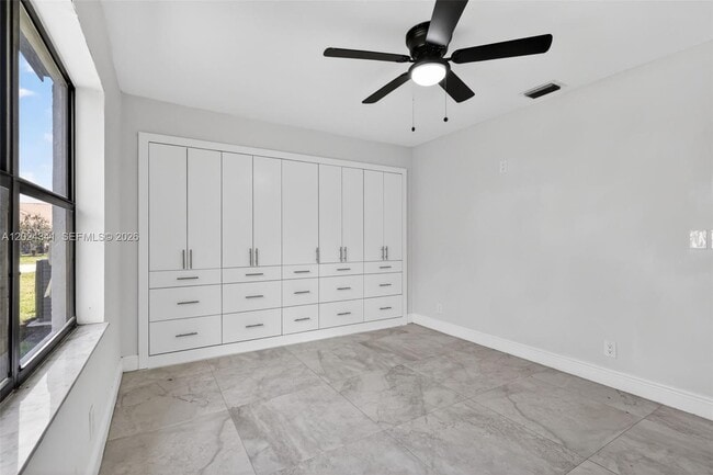 Building Photo - 9654 Sun Pointe Dr
